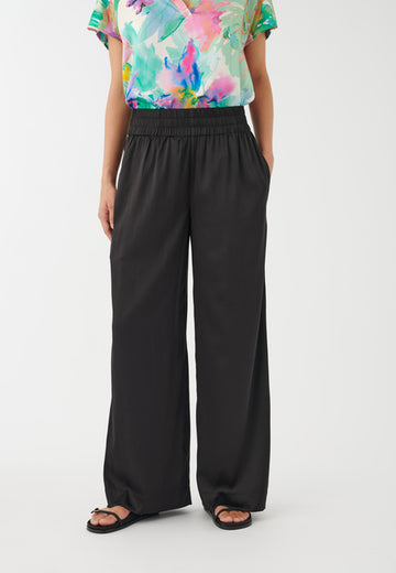 Shop the Margo Black Silk Wide Leg Pants by Dea Kudibal at Jessimara.com