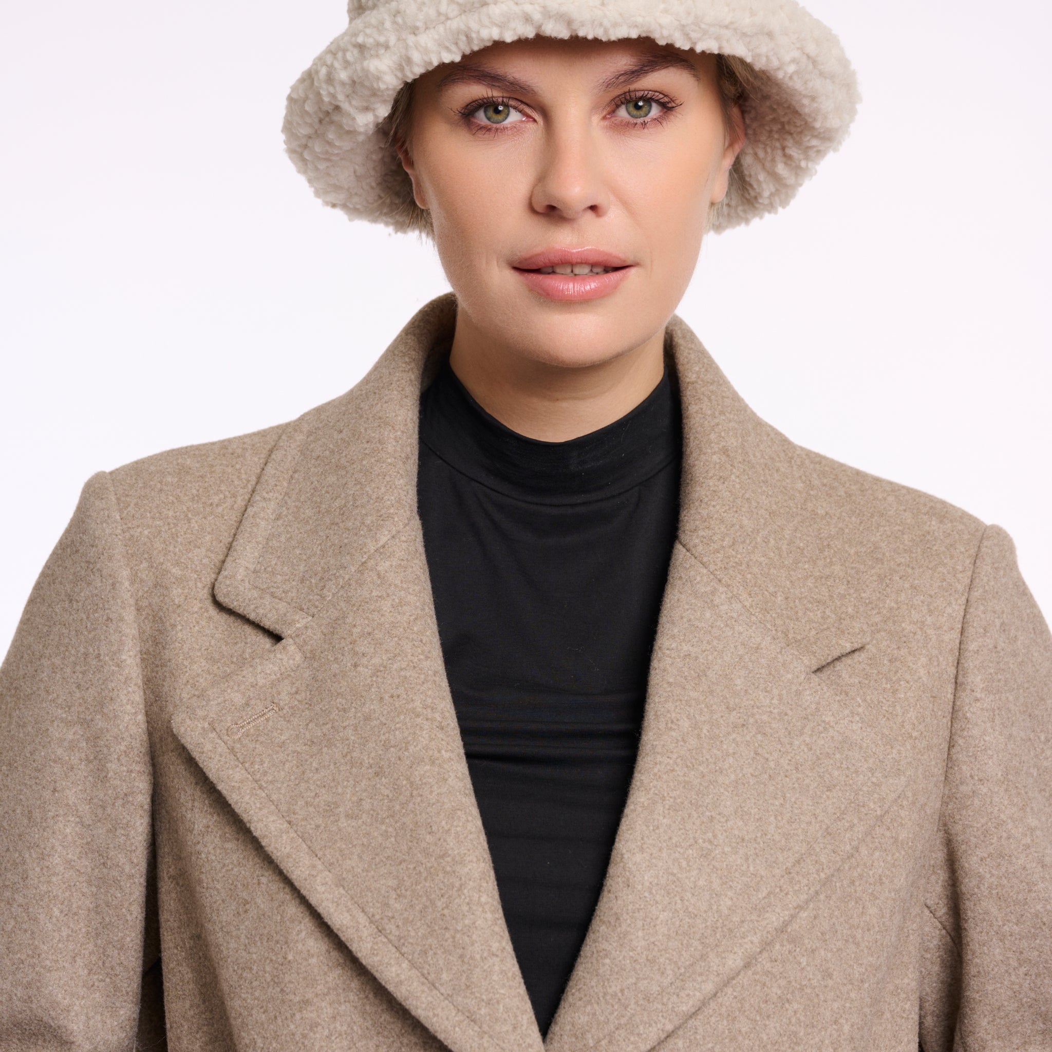 Est teddy bucket hat in Birch