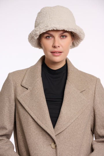 Est teddy bucket hat in Birch
