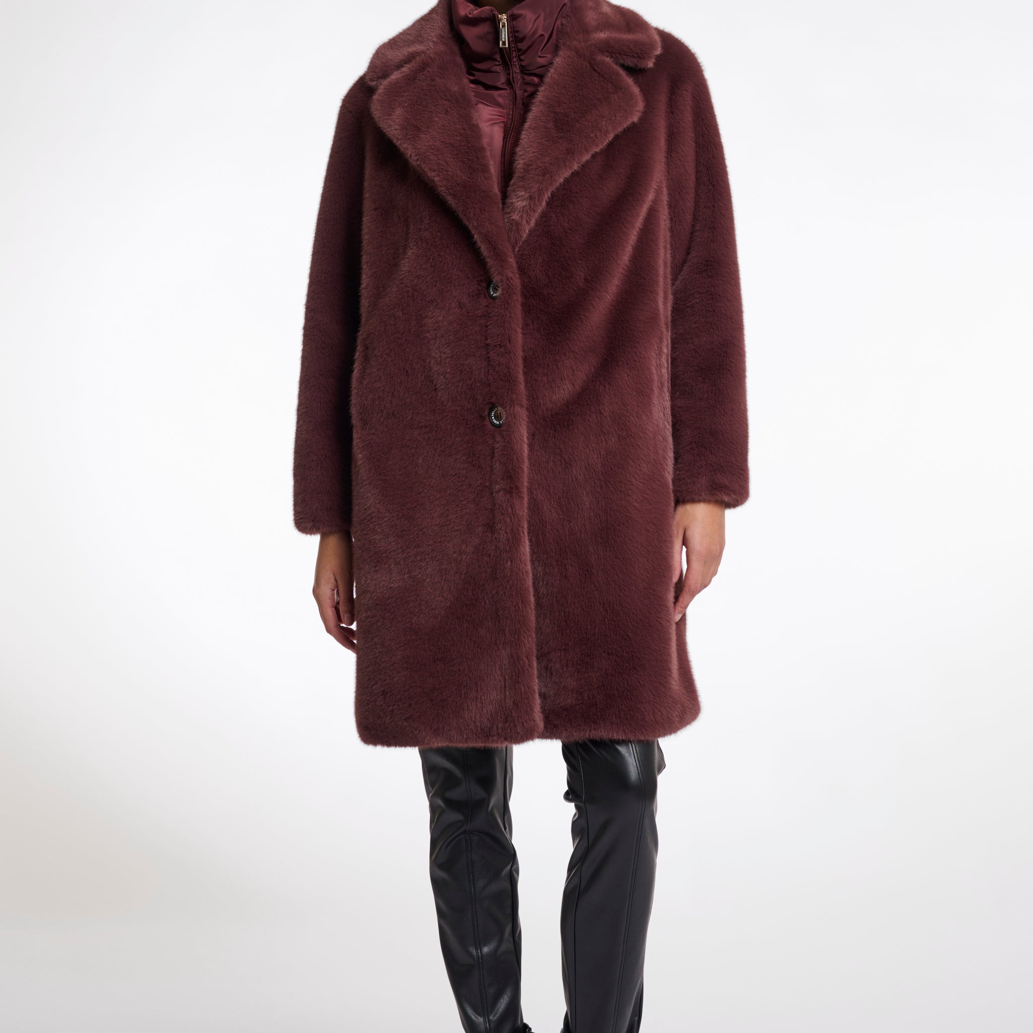 Geesje faux fur coat with detachable collar