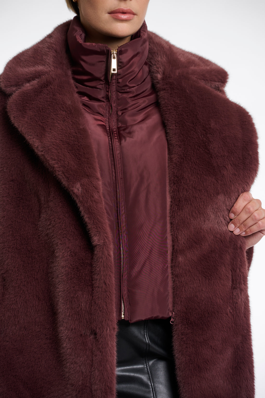 Geesje faux fur coat with detachable collar