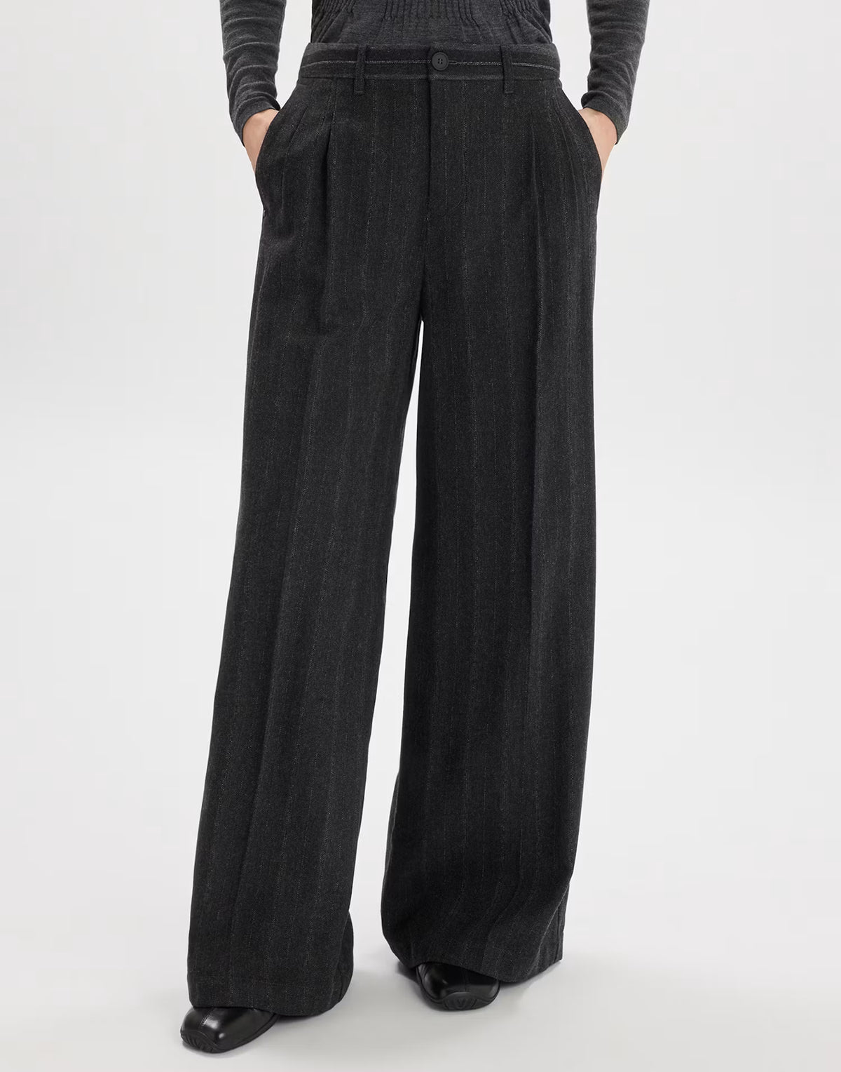 Crisscross grey pinstripe palazzo trousers by HIGH |Material : 40% cotton, 25% polyester, 20% Wool, 10% Acrylic, 5% other fibres | Dry Clean