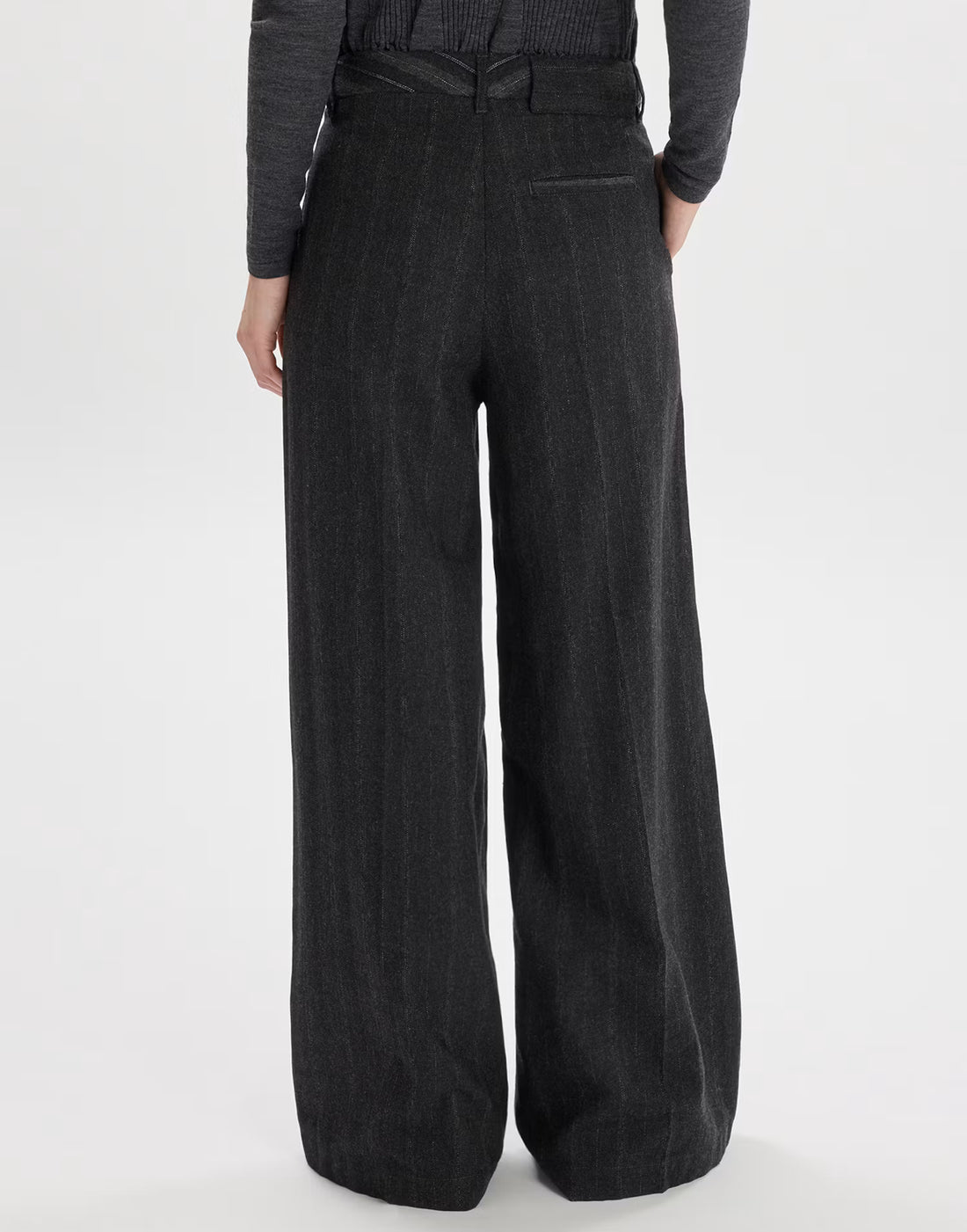 Crisscross grey pinstripe palazzo trousers by HIGH |Material : 40% cotton, 25% polyester, 20% Wool, 10% Acrylic, 5% other fibres | Dry Clean