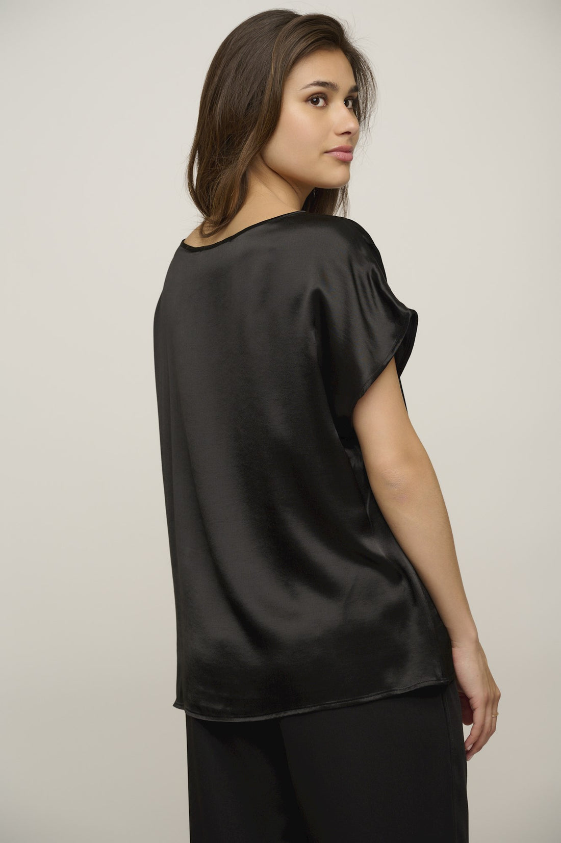 Black Taavi top