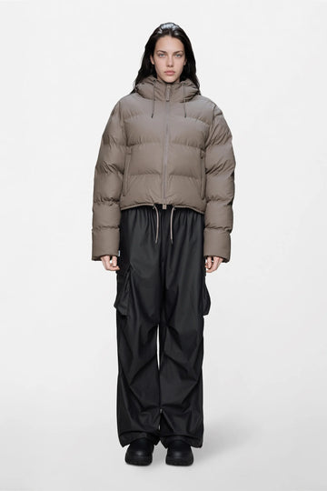 Alta Short Puffer Jacket in Cinder