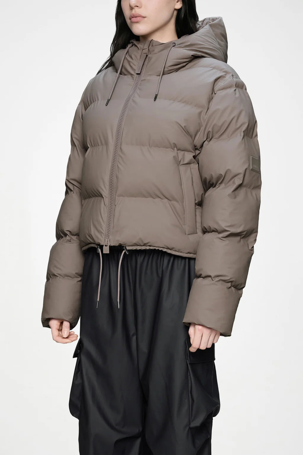 Alta Short Puffer Jacket in Cinder