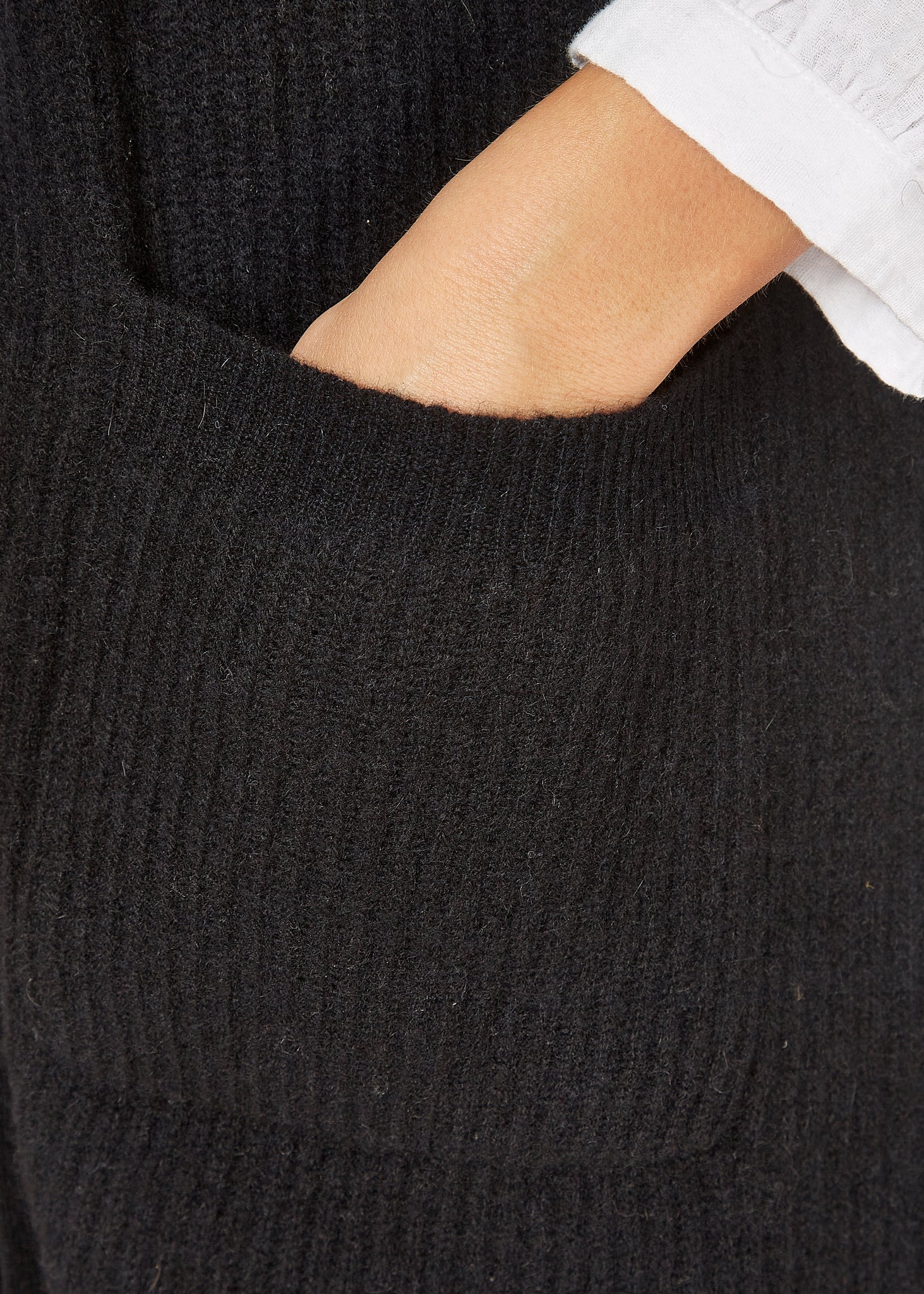 360 Cashmere Jasmin Long Gilet *Available In Blue and Black