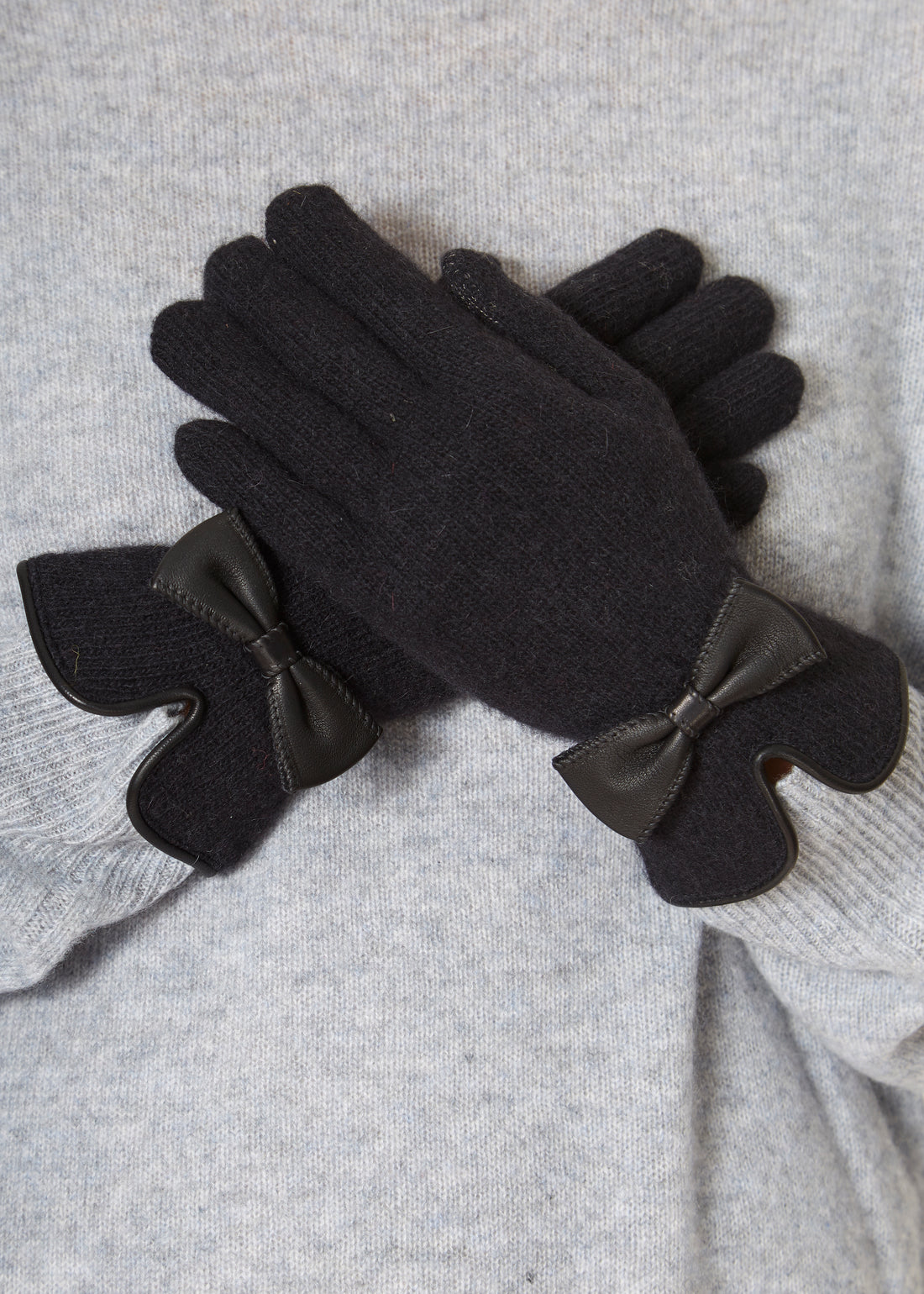 Santacana Black Bow Gloves 'Wool Blend' - Jessimara