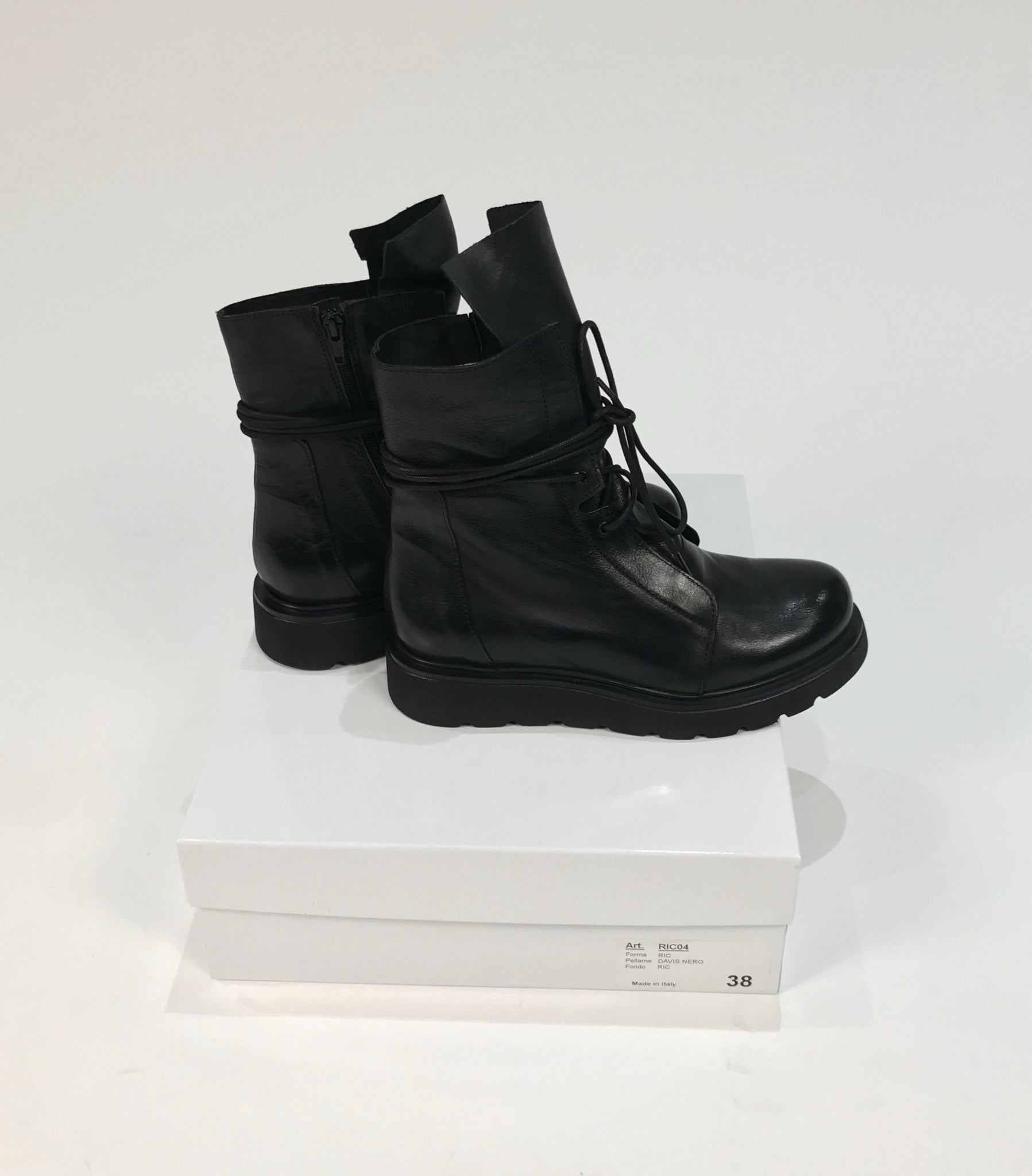 'Ric' Black Leather Lace Up Shiny Boots - Jessimara